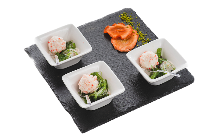 Канапе и мини-закуски : Крабовый крокет с салатом чука