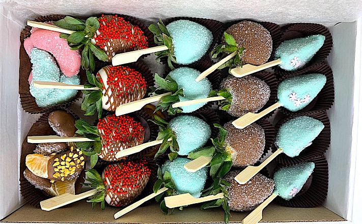 Десерты : Набор фруктов и ягод в шоколадной глазури
