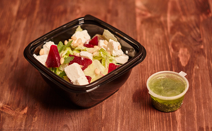 Салаты для обеда : Салат с печеной свеклой, сыром фета и листьями салата