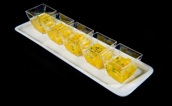 Десерты в форме : Тартар из ананаса с чили перцем и свежим кориандром