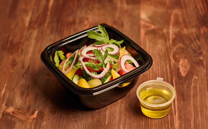 Традиционный Греческий салат с заправкой из оливкового масла
