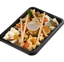 Сырное плато с благородными сырами (сыр с голубой плесенью, сыр полутвердый, сыр Бри, сыр козий, мед, орех грецкий, гриссини)