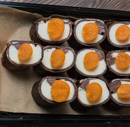 Блинчики из шоколадной муки с кремом из маскарпоне