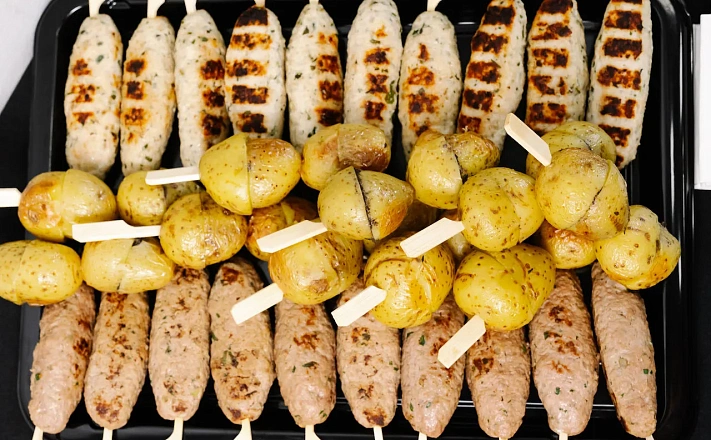 Готовый "Офисный фуршет" на 15 персон с горячими закусками и десертами с доставкой в офис и на дом