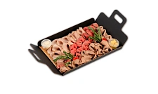 Мясное ассорти: пряный ростбиф, буженина по-домашнему, отварной говяжий язык, сервируется с душистой горчицей