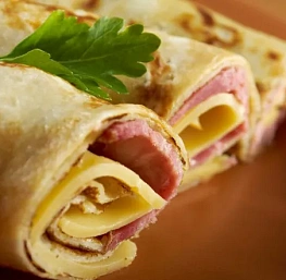 Блинчик с ветчиной и сыром