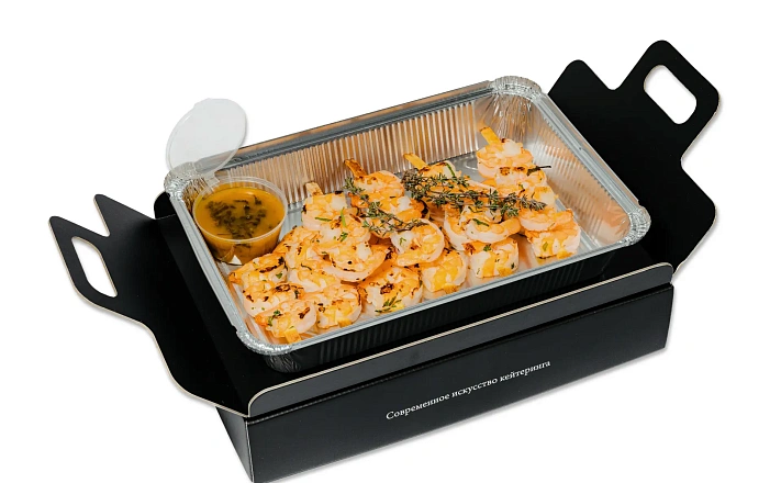 Горячие закуски на шпажках : Тигровые креветки на шпажке, приготовленные на гриле