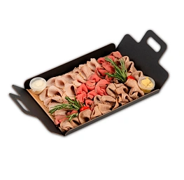 Мясное ассорти: пряный ростбиф, буженина по-домашнему, отварной говяжий язык, сервируется с душистой горчицей