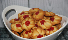 Печенье "Курабье" по традиционному рецепту с фруктовым джемом с доставкой в офис и на дом (превью)