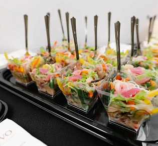 Готовый "Офисный фуршет" на 15 персон с горячими закусками и десертами