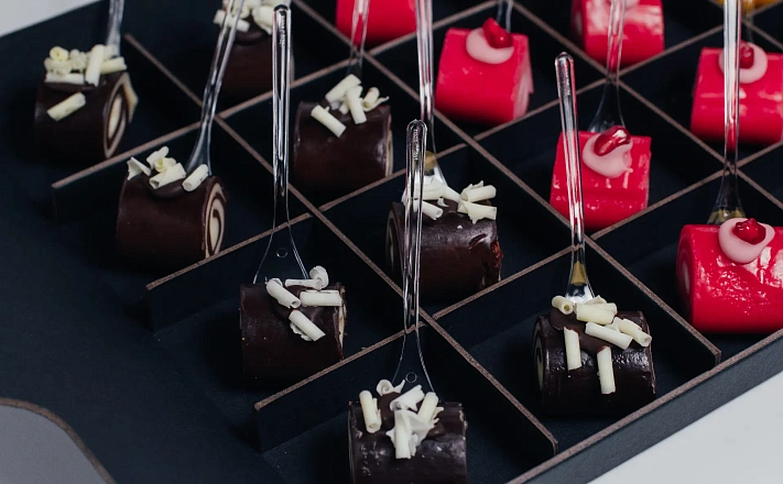 Десерты : Сет сладких рулетиков «Арт-деко» за 2 190  руб.