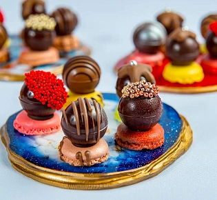 Ассорти конфет ручной работы (манго-маракуйя, малина, личи) 18 шт.