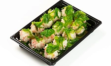 Крабовый крокет с салатом чука