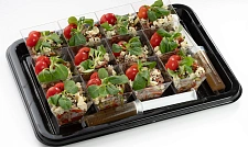 Мини салат с ростбифом, запеченным перцем и сыром "Горгонзола"