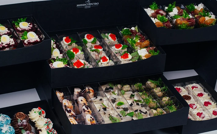 Готовые наборы : Фуршетный сет «Снегурочка» за 23 090  руб.