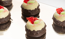 Десерт "Мята-Миндаль" в темном шоколаде с доставкой на ваше мероприятие (превью)