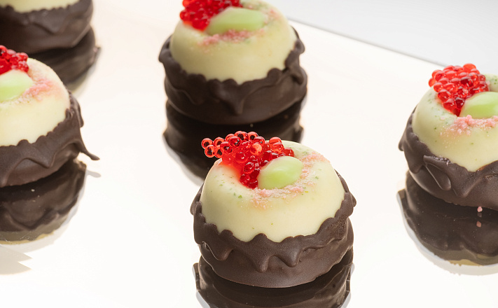 Десерт "Мята-Миндаль" в темном шоколаде с доставкой на ваше мероприятие
