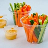 Овощные палочки с сырным соусом