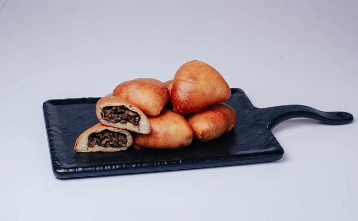 Пирожки с грибами из дрожжевого теста с доставкой на ваше мероприятие