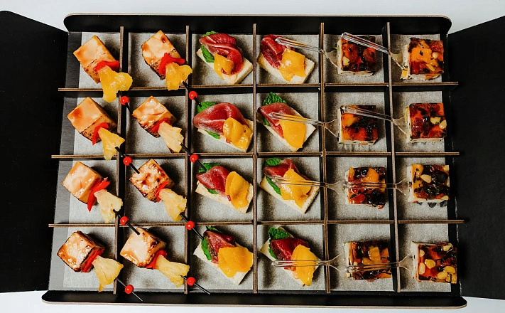 Канапе и веррины : Фуршетный набор канапе "Птичка с кроликом" за 3 990  руб.