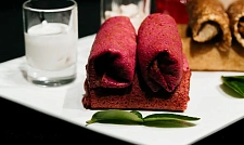 Блины цвета фукси с лососем и картофелем с доставкой на ваше мероприятие (превью)