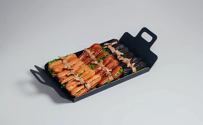 Мини-бургеры и круассаны : Ассорти сытных эклеров «Огюст Ренуар»