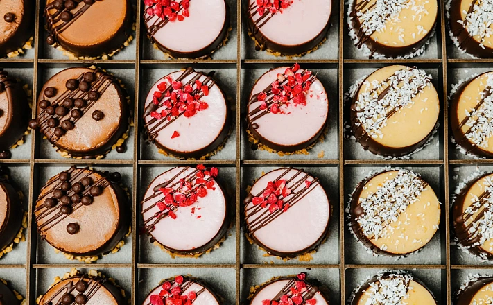 Десерты : Сет муссовых десертов «Одри Хепбёрн» за 6 990  руб.