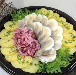 Сельдь пряного посола с картофелем и яйцом