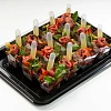 Мини-салат из рваной говядины с брокколи, печеным перцем и соусом Юдзу