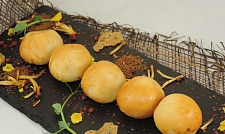 Пирожки с мясом из дрожжевого теста с доставкой в офис и на дом (превью)