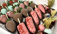 Набор фруктов в шоколадной глазури с конфетами ручной работы с доставкой на ваше мероприятие (превью)