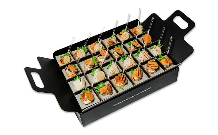 Канапе и веррины : Ассорти птифур 24 штуки (с лососем, угрем, цыпленком и судаком)