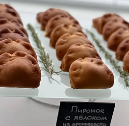 Пирожки с яблоком из дрожжевого теста