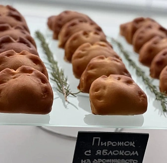 Пирожки с яблоком из дрожжевого теста