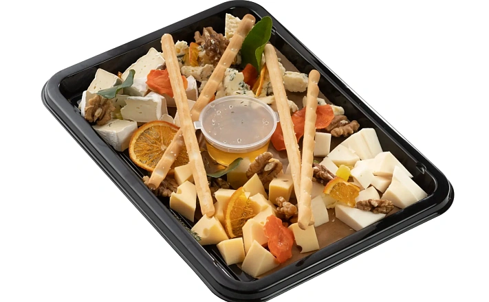 Сырное плато с благородными сырами (сыр с голубой плесенью, сыр полутвердый, сыр Бри, сыр козий, мед, орех грецкий, гриссини) с доставкой на ваше мероприятие