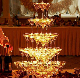 Пирамида с шампанским (84 бокала)