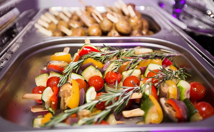 Горячие закуски на шпажках : Шашлычок из овощей