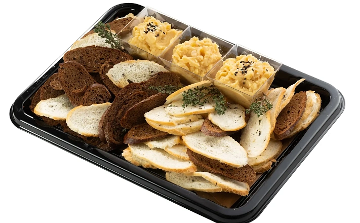 Хумус с дуэтом тостов из багета с доставкой на ваше мероприятие