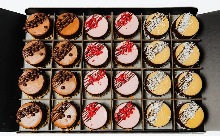 Сет муссовых десертов «Одри Хепбёрн» с доставкой на ваше мероприятие