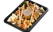 Сырное плато с благородными сырами (сыр с голубой плесенью, сыр полутвердый, сыр Бри, сыр козий, мед, орех грецкий, гриссини)