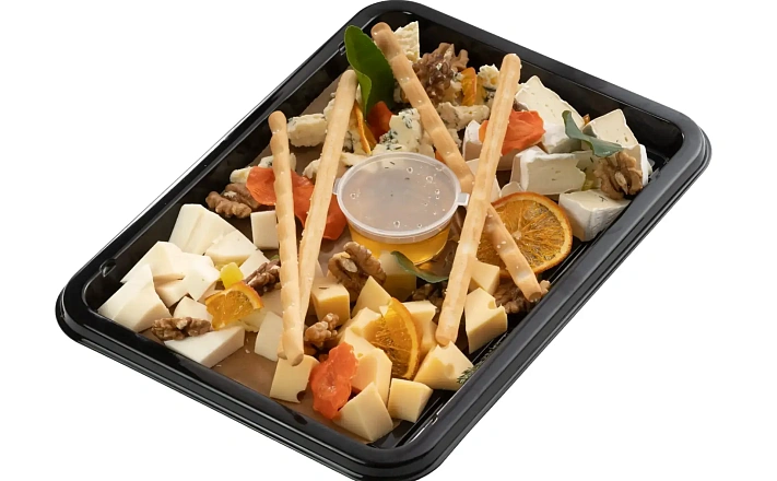 Холодные закуски : Сырное плато с благородными сырами (сыр с голубой плесенью, сыр полутвердый, сыр Бри, сыр козий, мед, орех грецкий, гриссини)