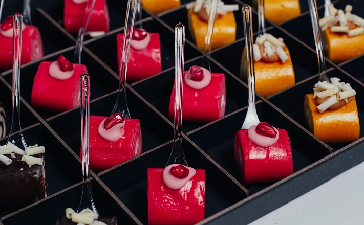 Сет сладких рулетиков «Арт-деко» с доставкой в офис и на дом