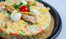 Оливье с перепелкой и авторским  соусом Прованс