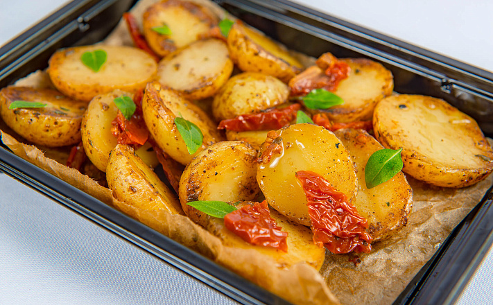 Соте из картофеля черри с вялеными томатами с доставкой на ваше мероприятие