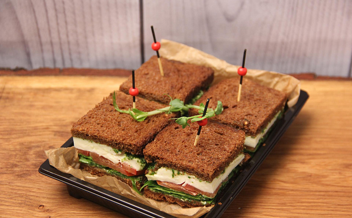 Сэндвичи : Мини-сэндвич с сыром "Моцарелла" за 156  руб.