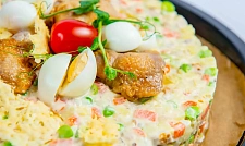 Оливье с перепелкой и авторским  соусом Прованс с доставкой на ваше мероприятие (превью)