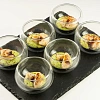 Сашими из морского гребешка на пюре из зеленого горошка с перечным соусом