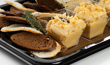 Хумус с дуэтом тостов из багета с доставкой на ваше мероприятие (превью)