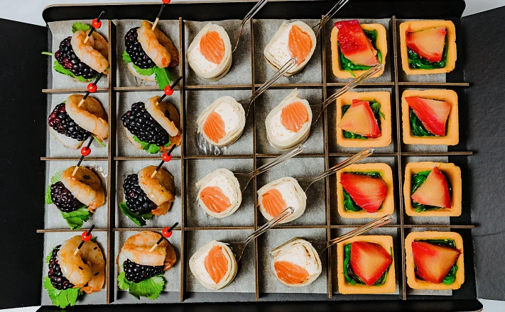 Канапе и веррины : Фуршетный набор канапе и мини закусок "Лагуна" за 5 490  руб.