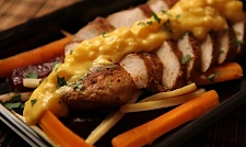 Филе цыпленка, запеченное с сыром и луком